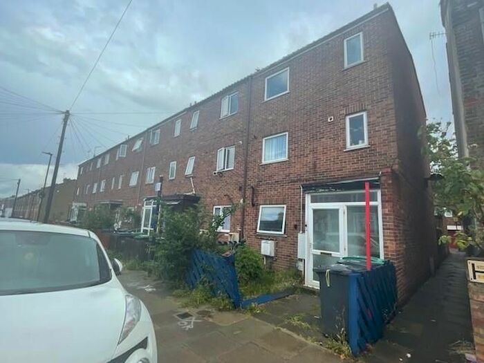 2 Bedroom Property To Rent In Cornwall Road, London, N15