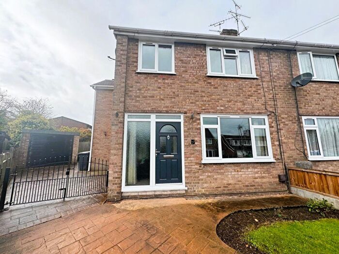 4 Bedroom Semi-detached House For Sale In Dale Close, Stonebroom, DE55