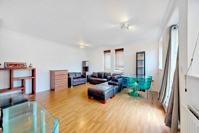 2 Bedroom Flat To Rent In Sparkes Close, Bromley, BR2