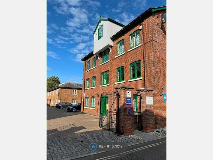 2 Bedroom Flat To Rent In The Spires, Canterbury, CT2