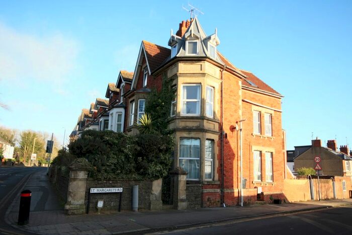 1 Bedroom Flat To Rent In Croft Road, Swindon, Wiltshire, SN1