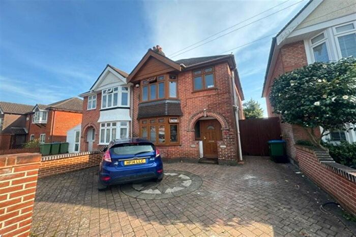 3 Bedroom Semi-Detached House To Rent In Hawthorn Road, Highfield, SO17