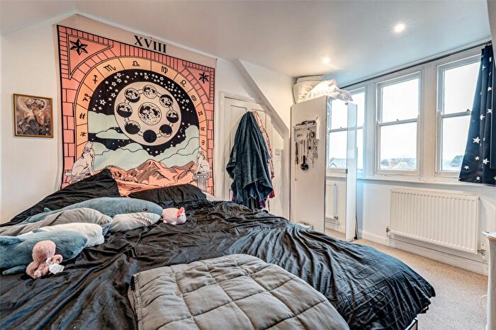 1 Bedroom Flat For Sale In Chaucer Road, Worthing, West Sussex, BN11