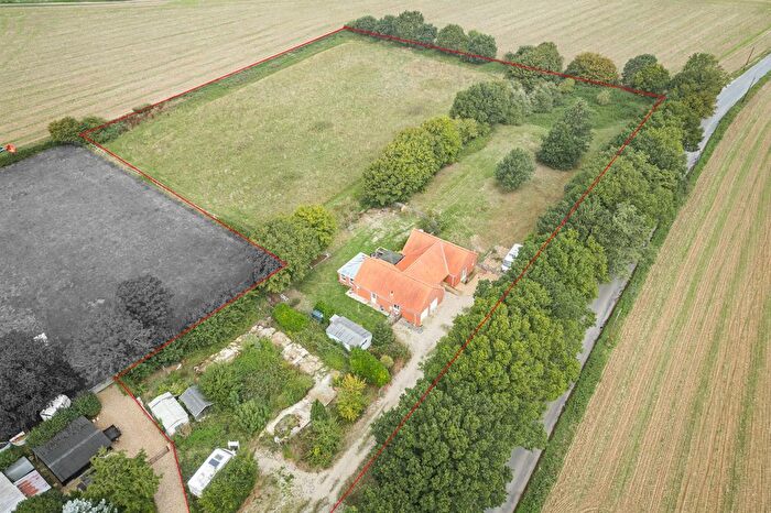 3 Bedroom Detached Bungalow For Sale In Hingham Road, Reymerston, Norwich, NR9