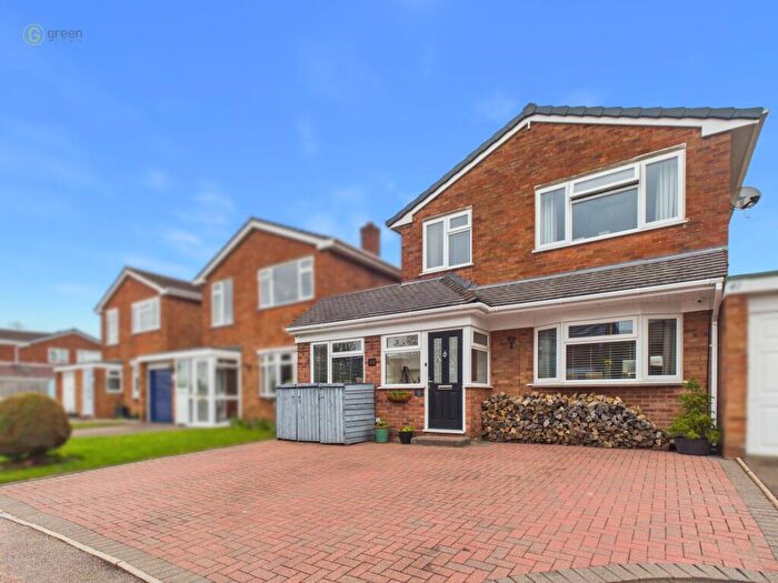 3 Bedroom Link Detached House For Sale In Cromwell Road, Coton Green, Tamworth, B79