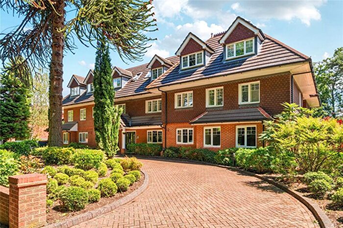 2 Bedroom Flat To Rent In Cavendish Court, Cavendish Road, Weybridge, KT13