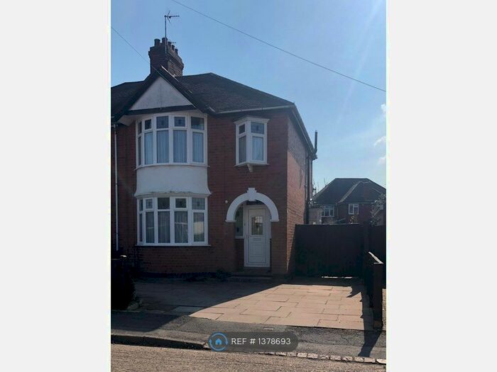 3 Bedroom Semi-Detached House To Rent In Hart Close, Rugby, CV21