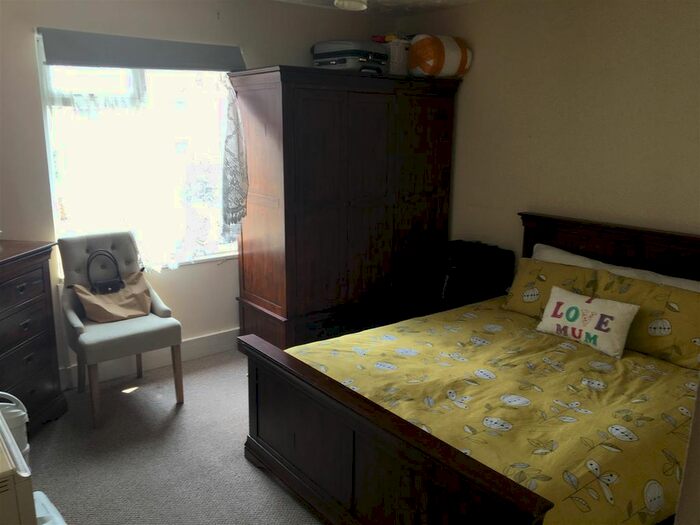 1 Bedroom Flat To Rent In Cippenham Lane, Cippenham, Slough SL1