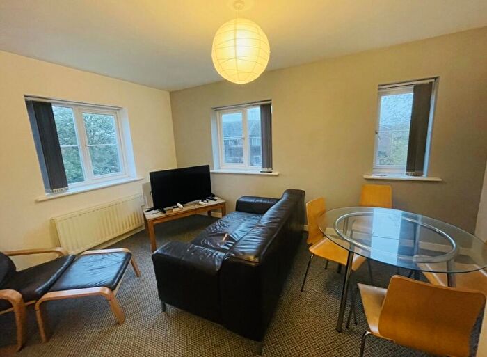 3 Bedroom Flat To Rent In Hassocks Close, Beeston, Nottingham, NG9