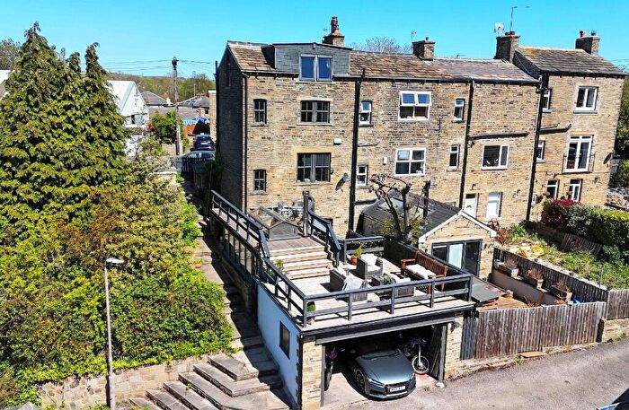 2 Bedroom End Of Terrace House For Sale In Half House Lane, Hove Edge, HD6