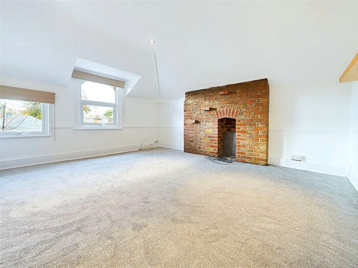 1 Bedroom Flat To Rent In Woodlands Road, Middlesex, TW7