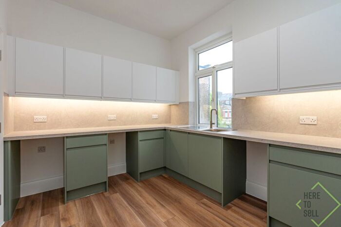 4 Bedroom Flat To Rent In Belmont Road, Haringey, South Tottenham, London, N15