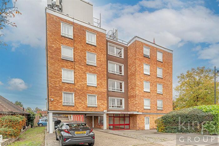 1 Bedroom Flat For Sale In Uvedale Road, Enfield, EN2