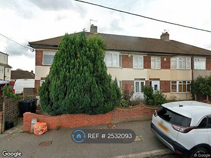 4 Bedroom Detached House To Rent In Thorn Lane, Rainham, RM13