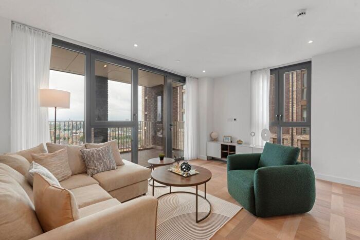 3 Bedroom Flat To Rent In Boxwood Gardens, Wapping, E1W