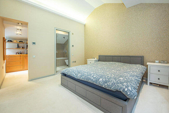 5 Bedroom Detached House For Sale In Upper Brighton Road, Surbiton, KT6