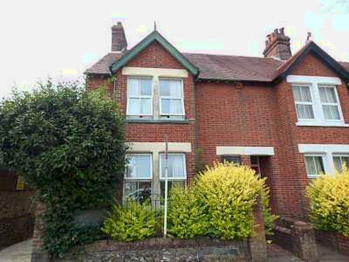 2 Bedroom End Of Terrace House To Rent In Cornwall Road, Littlehampton, BN17