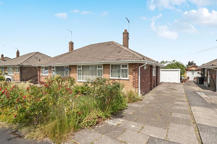 2 Bedroom Bungalow For Sale In Greenbanks Avenue, Horsforth, LS18