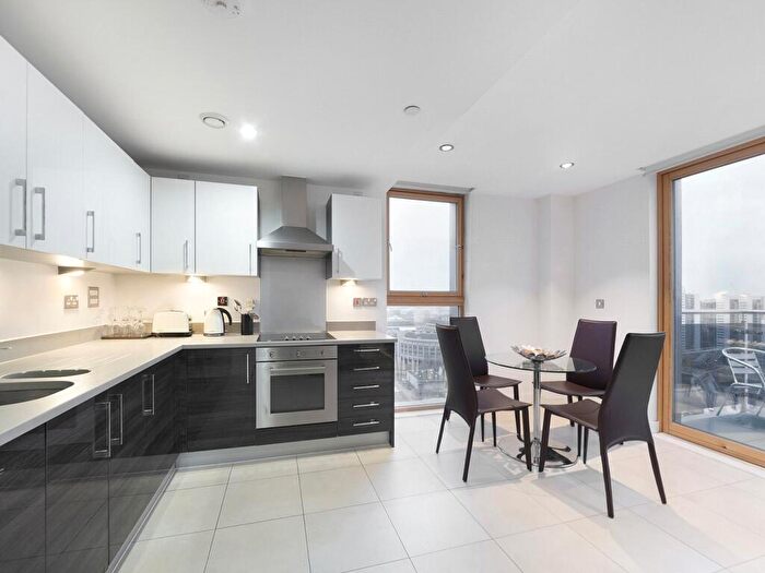 2 Bedroom Apartment To Rent In Streamlight Tower, Province Square, E14