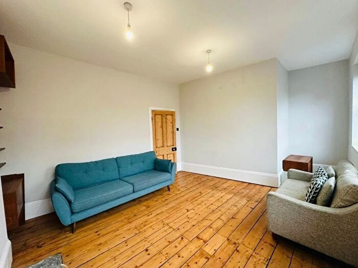 3 Bedroom Flat To Rent In Blackheath Hill, London, SE10