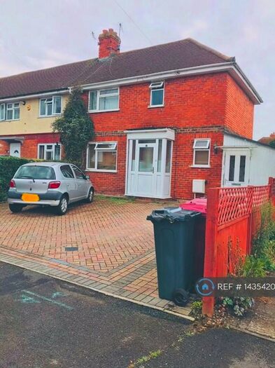 2 Bedroom Semi-Detached House To Rent In Lamerton Road, Reading, RG2