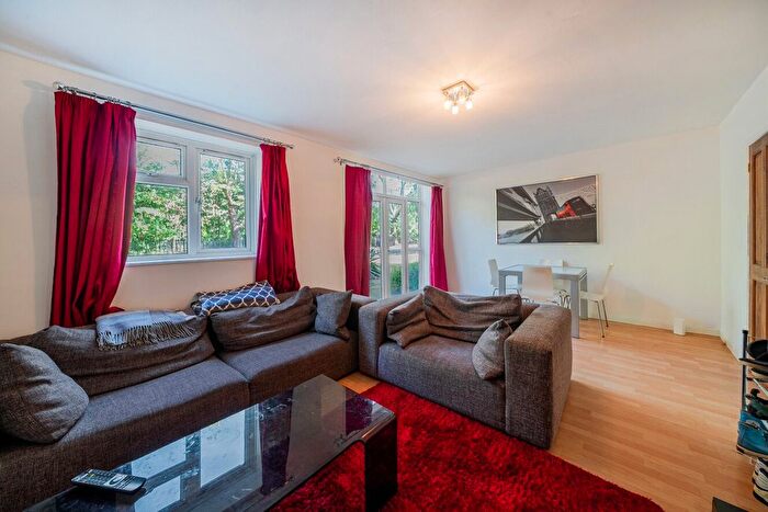 3 Bedroom Flat For Sale In Spencer Park, Battersea, London, SW18