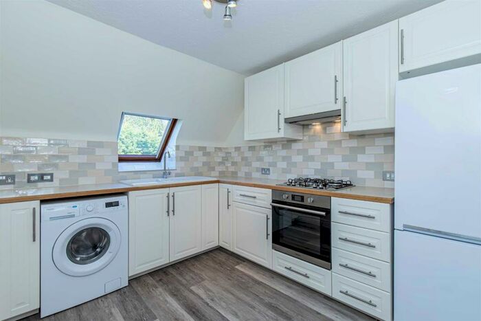2 Bedroom Apartment To Rent In Kingfisher Court, Green Lane, Woodstock, OX20