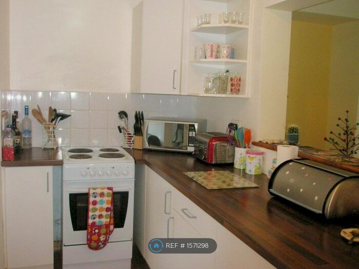 2 Bedroom Terraced House To Rent In Vron Square, Bangor, LL57