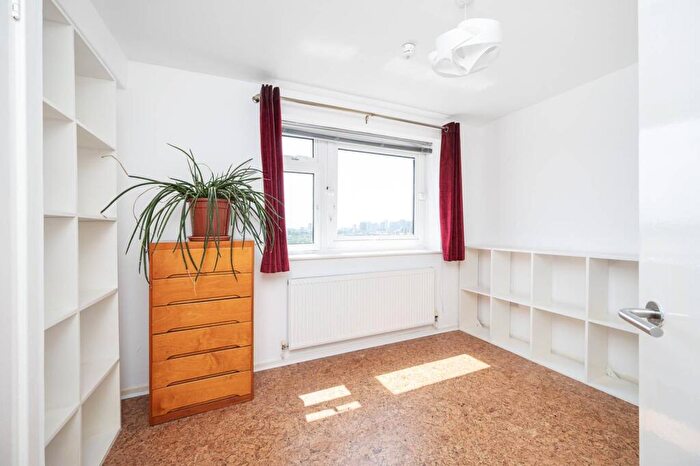 2 Bedroom Flat To Rent In Ellsworth Street, Bethnal Green, London, E2