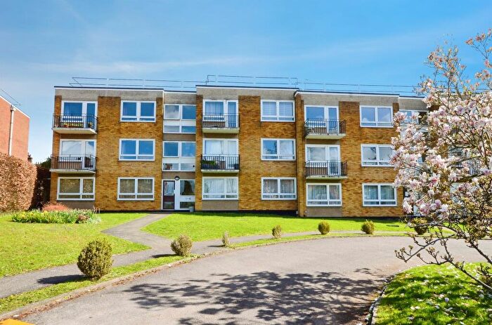2 Bedroom Flat For Sale In Milton Road, Harpenden, AL5
