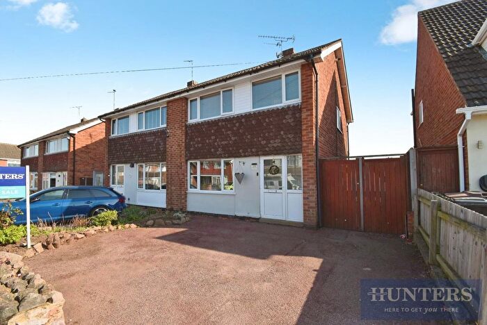 3 Bedroom Semi Detached House For Sale In Kent Crescent, Wigston, LE18