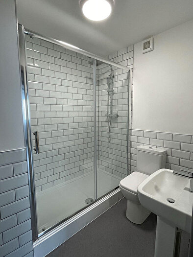 2 Bedroom Apartment To Rent In Dean House, L22