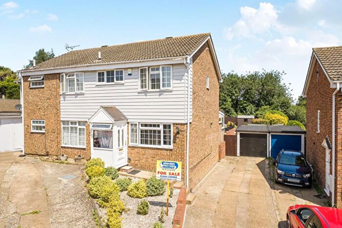 3 Bedroom Semi-Detached House For Sale In Simpson Road, Snodland, ME6