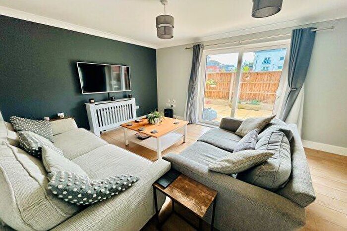 2 Bedroom Flat To Rent In Andrews Close, Warwick, CV34