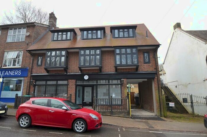 1 Bedroom Flat To Rent In Station Approach, Tadworth, Surrey, KT20