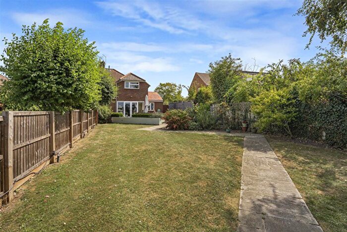 3 Bedroom Property For Sale In Two Oaks Drive, Welwyn, AL6