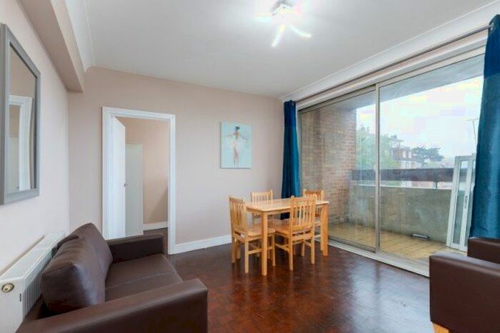 3 Bedroom Flat To Rent In Upper Richmond Road, London, SW15