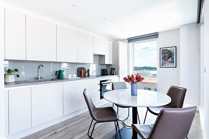2 Bedroom Flat To Rent In Marketfield Road, Redhill, RH1
