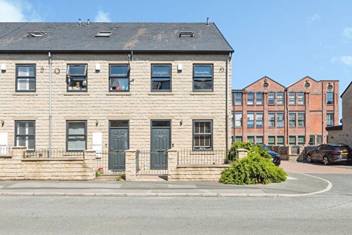 4 Bedroom Property For Sale In Mill Houses, Morley, Leeds, LS27