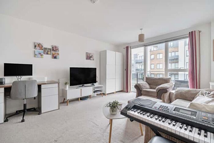 2 Bedroom Flat For Sale In Russell Square, Horley, Surrey, RH6