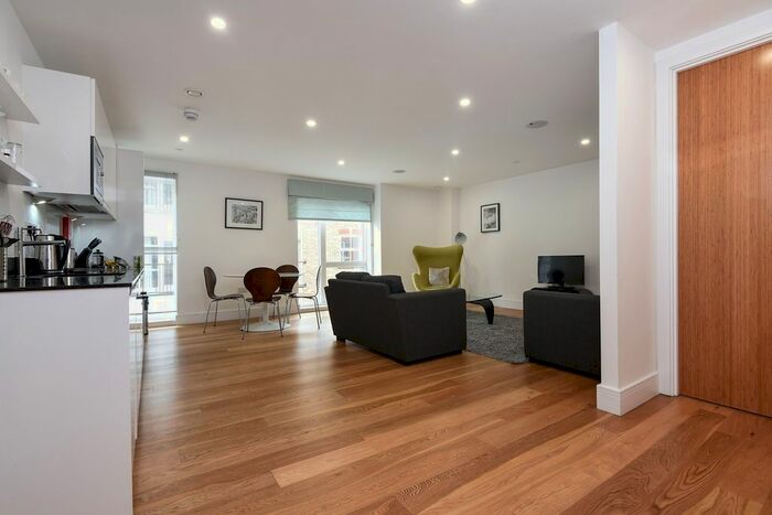 2 Bedroom Flat To Rent In Lamb Walk, London, SE1