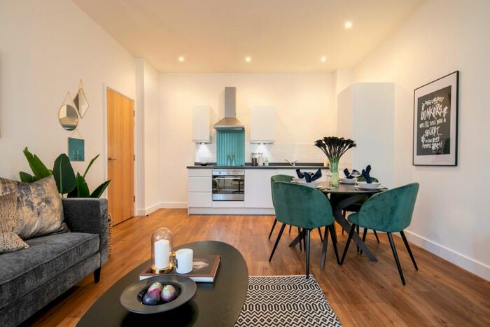 2 Bedroom Flat To Rent In Kings Parade, Liverpool, Merseyside, L3