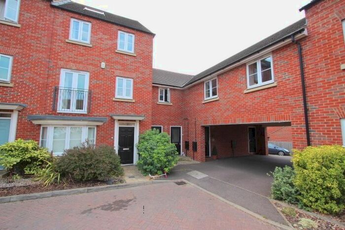 2 Bedroom Maisonette To Rent In Kingfisher Drive, Leighton Buzzard, LU7