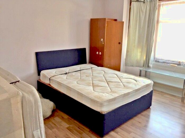 3 Bedroom End Of Terrace House To Rent In Winchester Rd, Edmonton N9