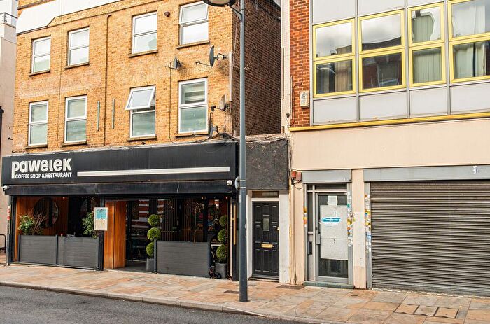 1 Bedroom Flat For Sale In London Road, Mitcham, CR4