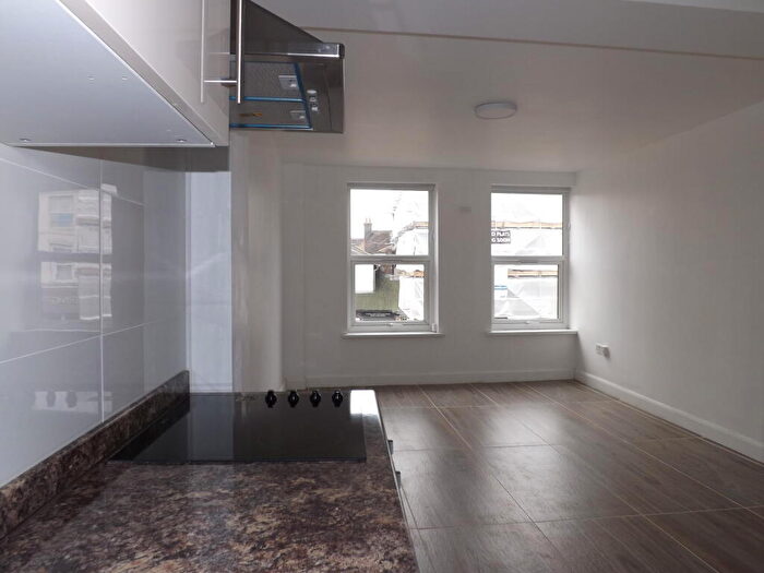 1 Bedroom Flat To Rent In Ashton Square, Dunstable, Beds, LU6
