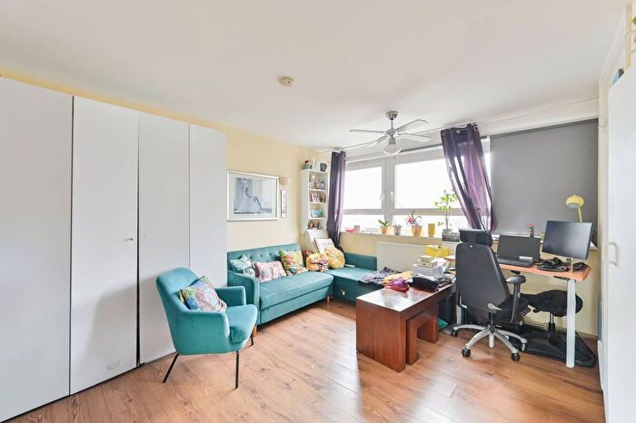Studio For Sale In Sirinham Point, Meadow Road, Vauxhall, London, SW8