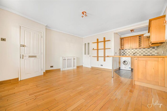 1 Bedroom Flat To Rent In Irvine Court, Mumbles, SA3