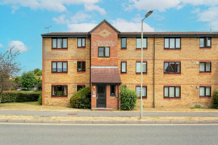 1 Bedroom Flat To Rent In Scammell Way, Watford, Hertfordshire, WD18