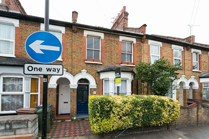 2 Bedroom Flat To Rent In Borwick Avenue, Walthamstow, London, E17